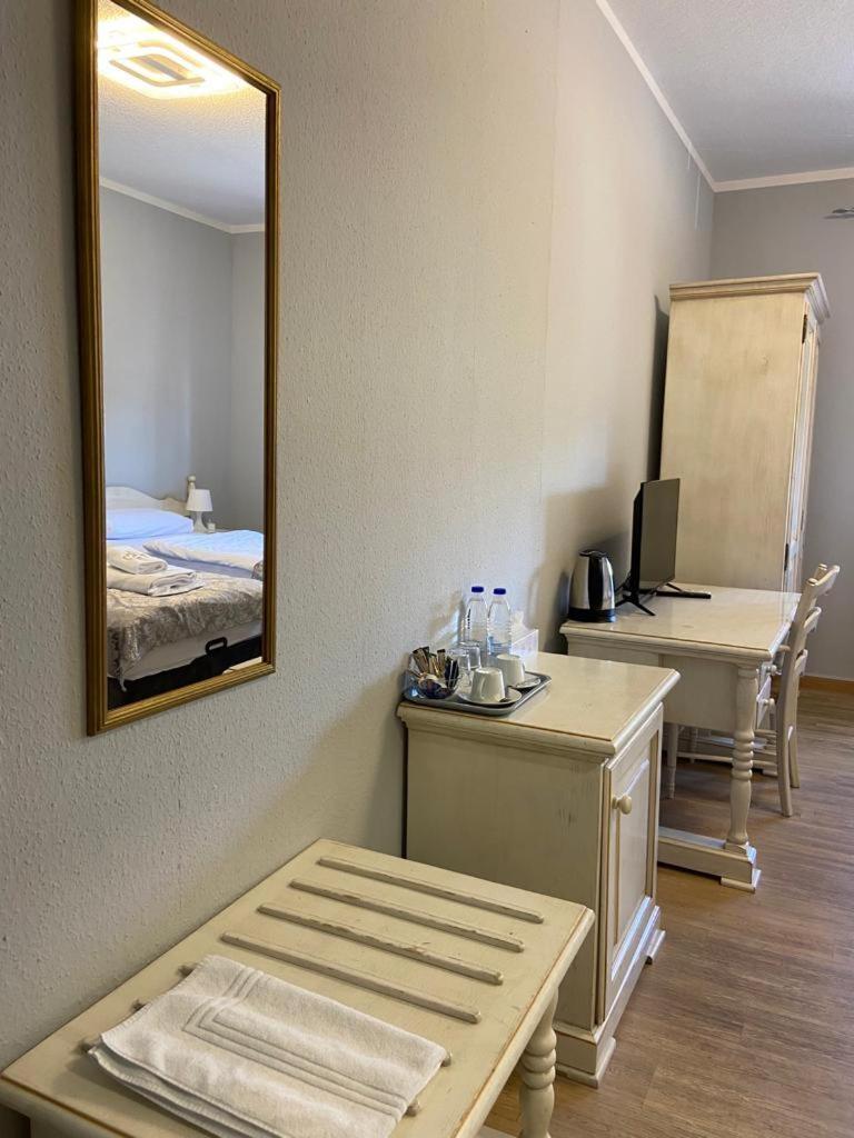 Astheimer Schloesschen Trebur Room photo